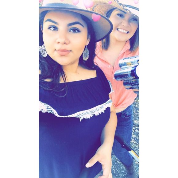 Meet your Posher, Mariana - Picture 1 of 1